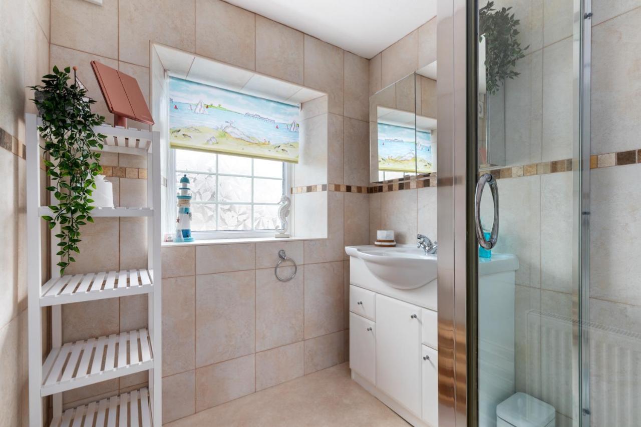 Ivydene - Beautiful Cottage, Stone Throw From Beach, Wonderful Sea Views 桑德斯富特 外观 照片